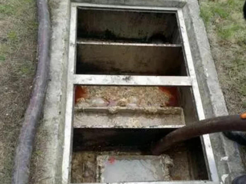 麻栗坡隔油池清理
